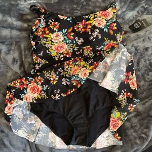 NWOT TORRID SHORT LENGTH SIDE TIE SWIM DRESS - FLORAL 2X